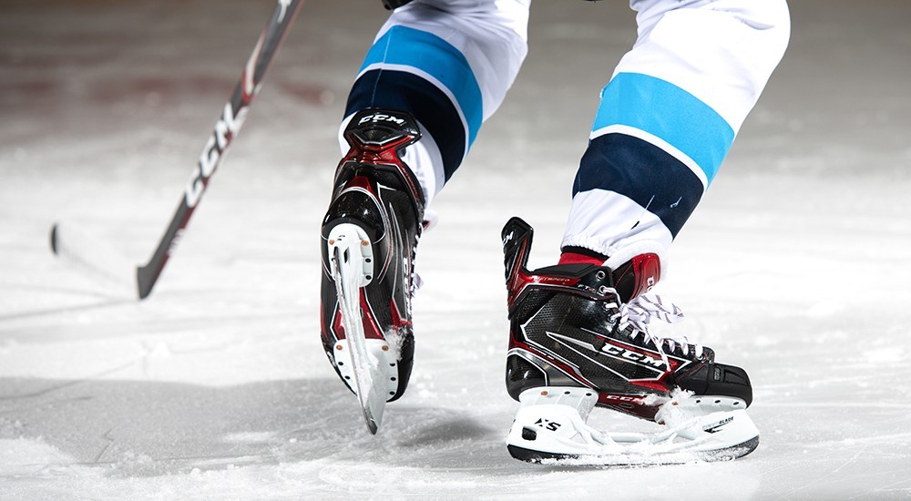 Ice hockey skate. Ccm Hockey. Коньки хоккейные Сочи 2014. Ролики ССМ хоккейные. Хоккейные коньки на льду.